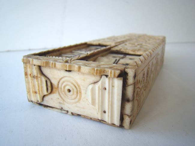 A Rare Napoleonic period Prisoner-of-War made bone Double Dominoe Box circa 1795-1810 — image 5